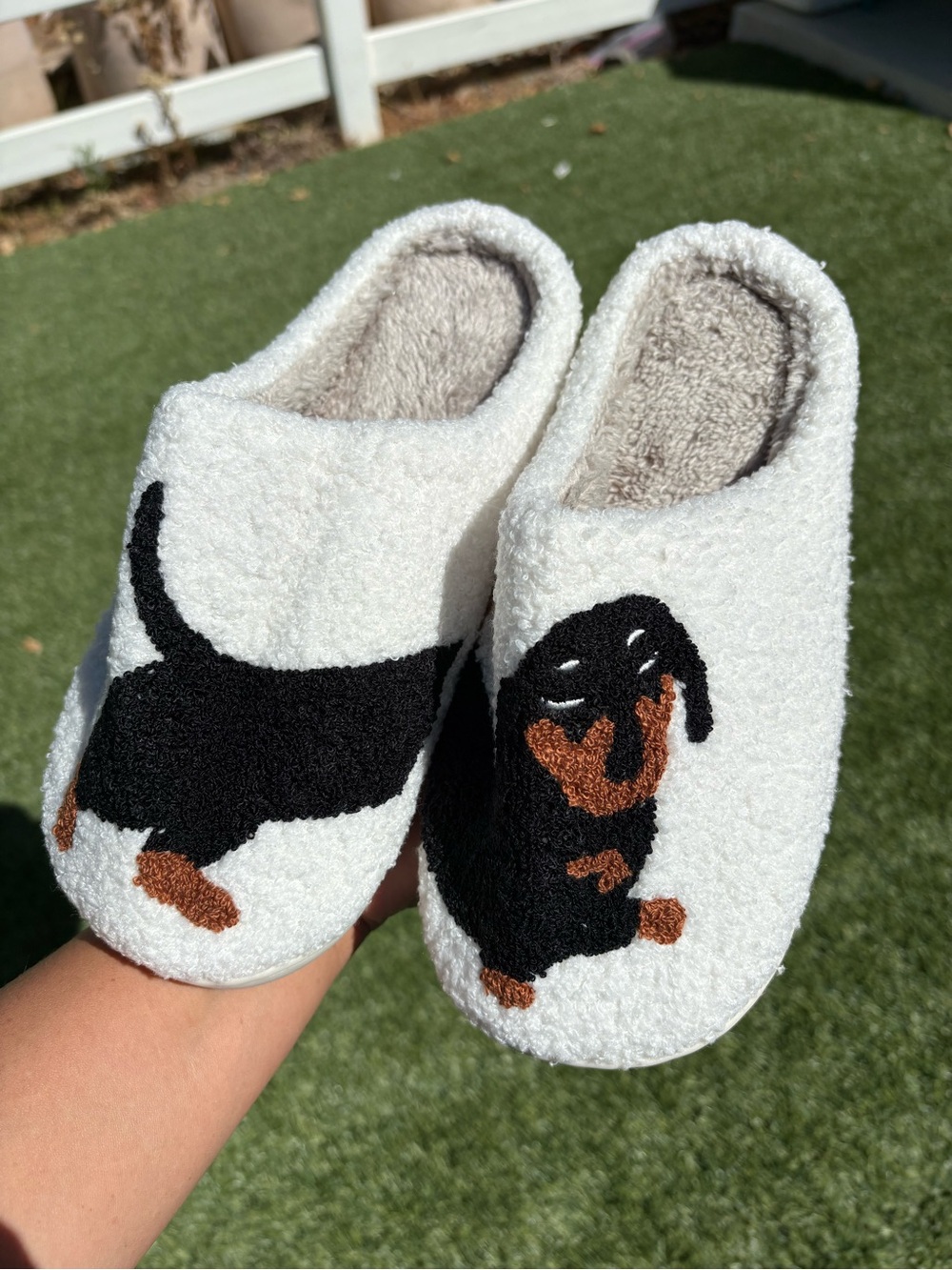 Cozy Dachshund Dog Slippers - White and Black NWT Size (Fits a Women’s 7.5) - Picture 3 of 6